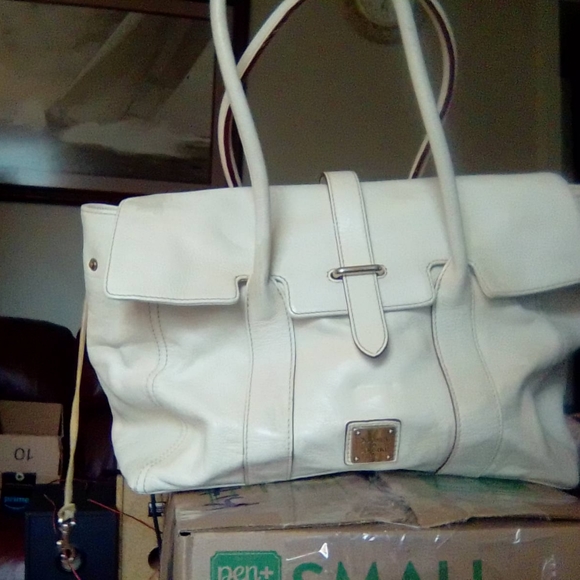 Dooney& Bourke egg white colored handbag leather is perfectly broken in - Picture 9 of 16